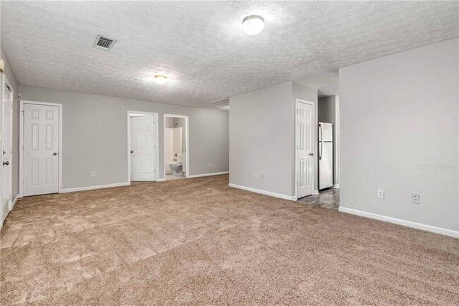 Photo - 588 Elle's Wy