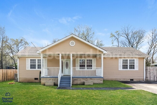Building Photo - Gorgeous 4 bedroom / 3 full bath with 1,670 sq feet of space!