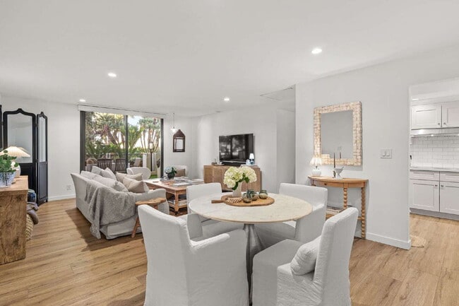 Photo - Waterfront Lifestyle Living Unidad G