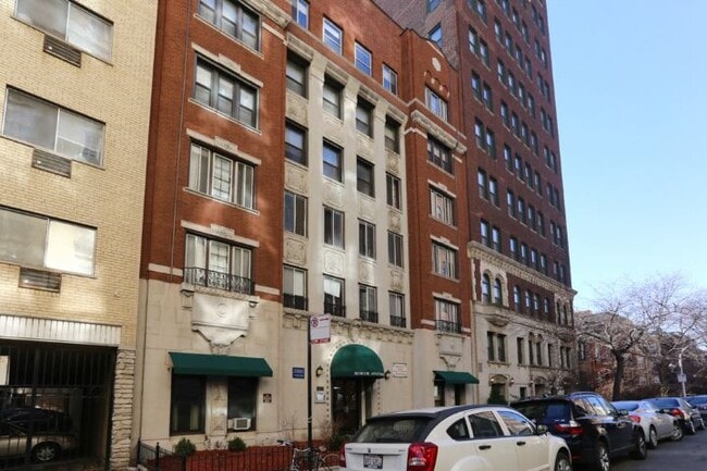 Building Photo - 533 W Roscoe