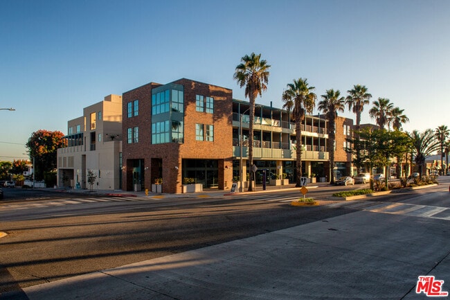 Building Photo - 2300 Wilshire Blvd Unit 214 Rental