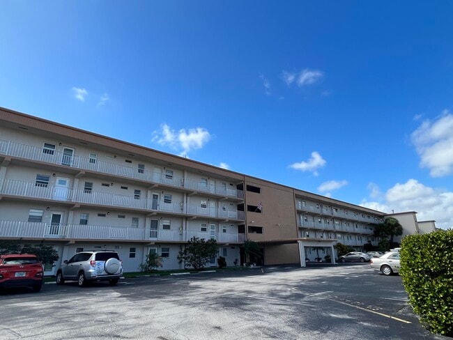 Building Photo - 230 NE 26th Ave Unit 414 Rental