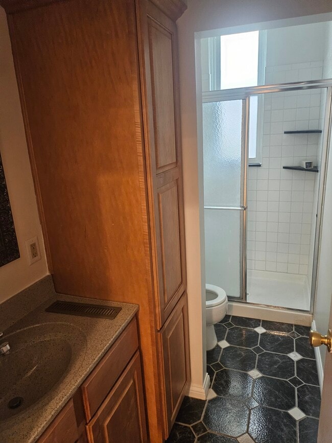 Photo - 965 Hatch St Unit 1