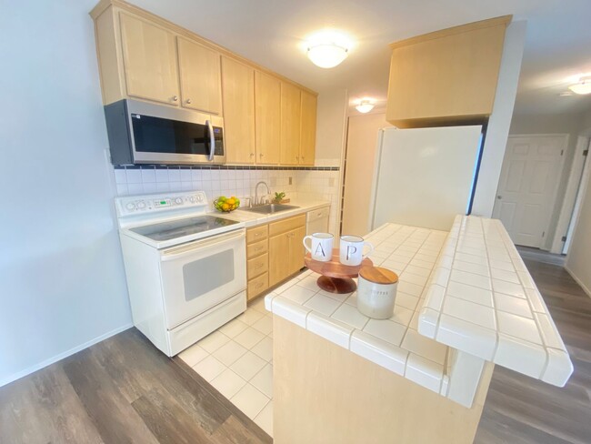 Advent - Large One Bedroom W/ Parking & St... - Advent - Large One Bedroom W/ Parking & St... House