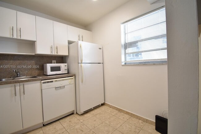 Photo - 1605 Meridian Ave Unit 202
