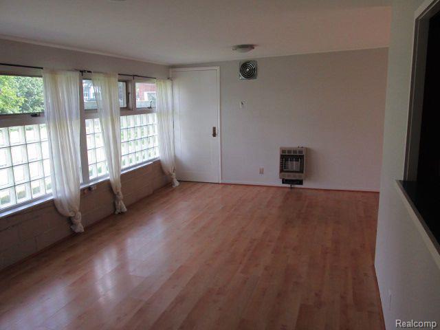 Photo - 40 Regents Blvd