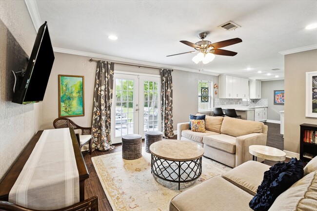 Photo - 5807 Duxbury St