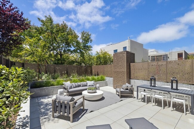 Building Photo - 2525 Van Ness Ave Unit 2525 Van Ness Ave  #103 Rental