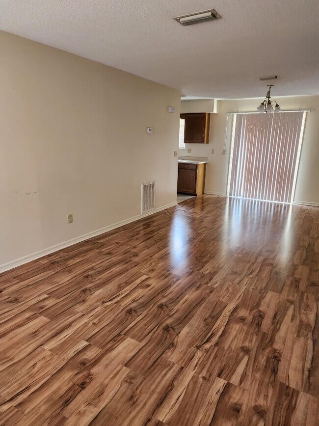 Photo - 1014 NW Lake City Ave