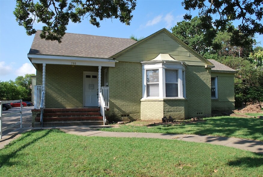 Photo - 701 W Sycamore St
