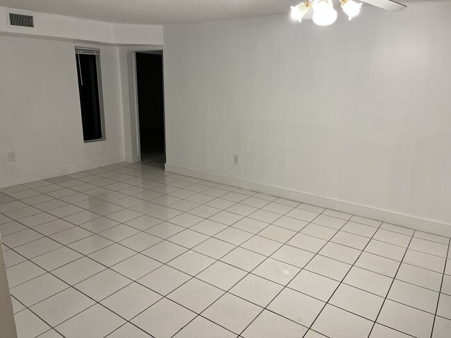 Photo - 1820 W 53rd St Unit #414