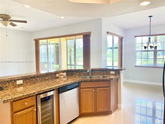 Building Photo - 8184 NW 127th Ln Unit 31-B Rental