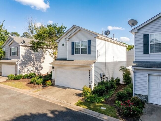 Photo - 641 W Oaks Dr