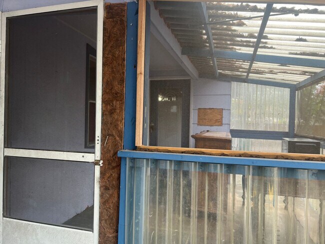 Photo - RYDEs Triplex 5739 7th St Ct E Bradenton Unit B