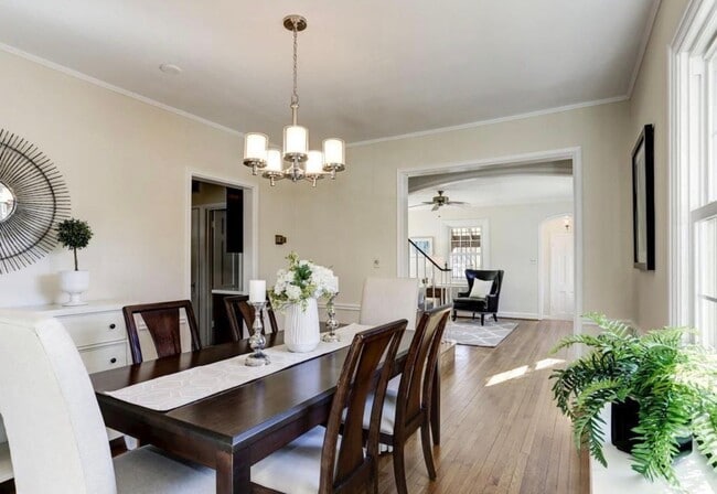Photo - 1500 44th St NW