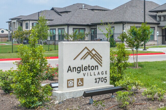 Angleton Village - Angleton Village Apartments