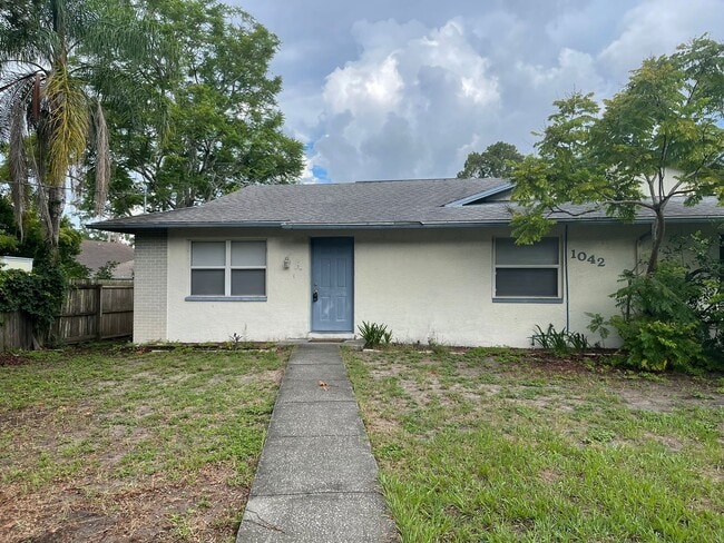 Building Photo - 1042 Oak St Rental