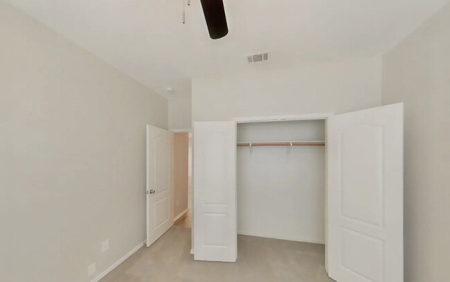 Photo - Inviting 3-Bedroom Home with Lush Garden & Natural Light