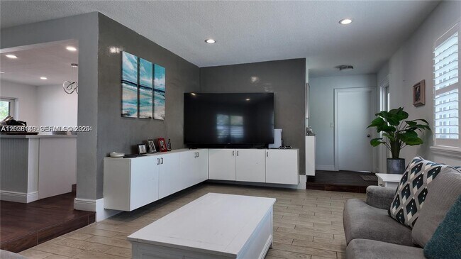 4081 Lake Dr
