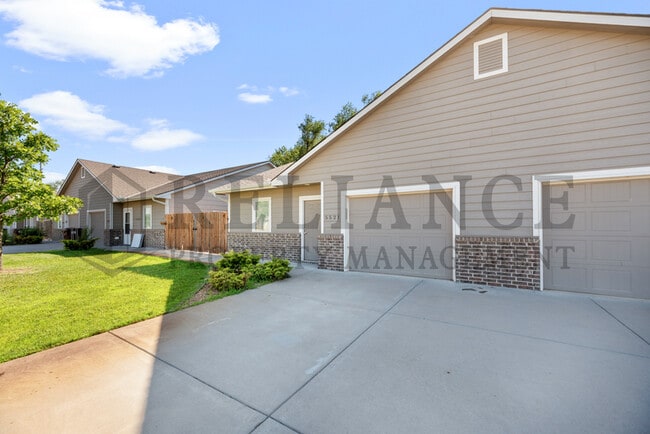 Photo - 5533 S Victoria St