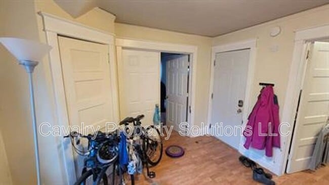 Photo - 617 E 8th St