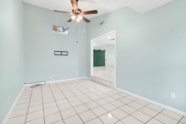 Photo - 527 Lively Dr