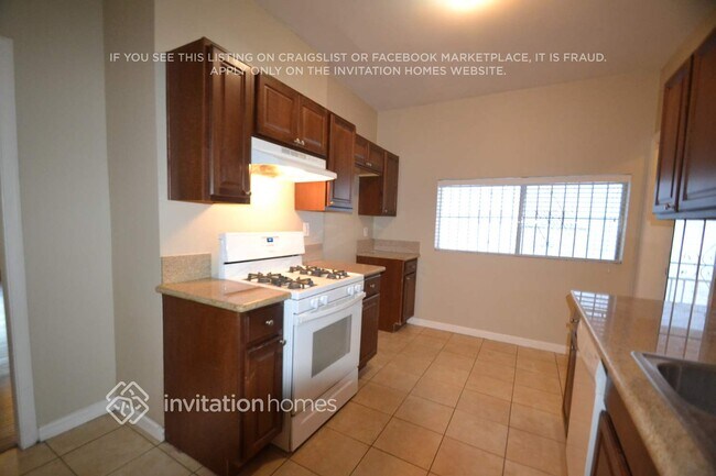 Photo - 1121 56th St