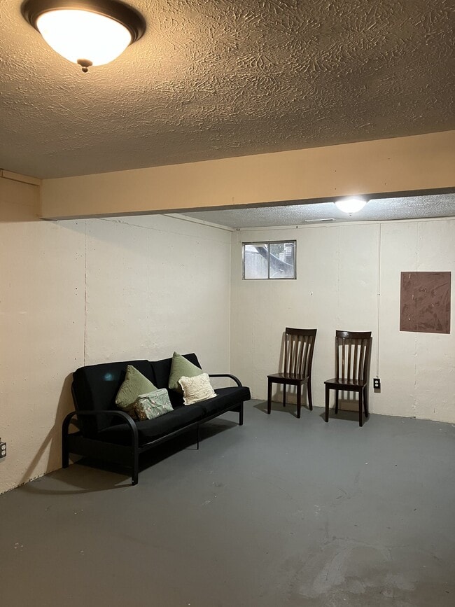 Photo - 526 E Graham Pl