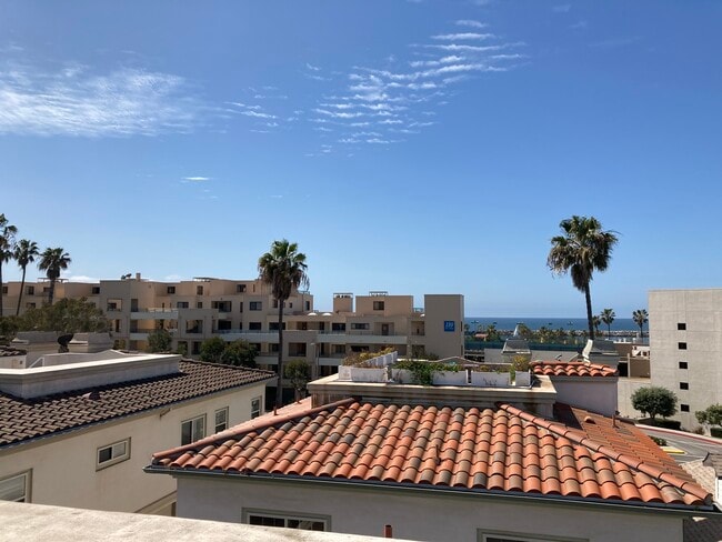 Walk to dinner - 314 N Catalina Ave