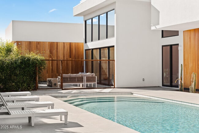 Photo - 5156 N 45th Pl