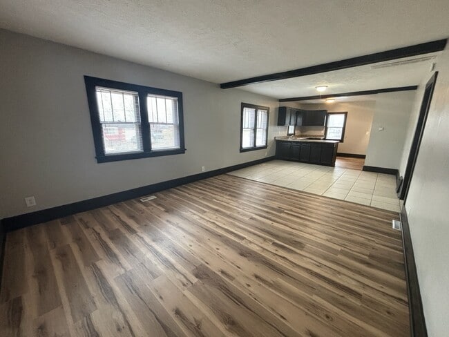 Photo - 2829 Kenmore Ave