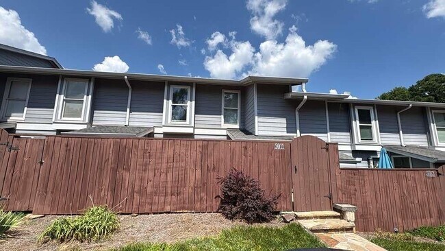 Building Photo - 5011 Meadow Ln