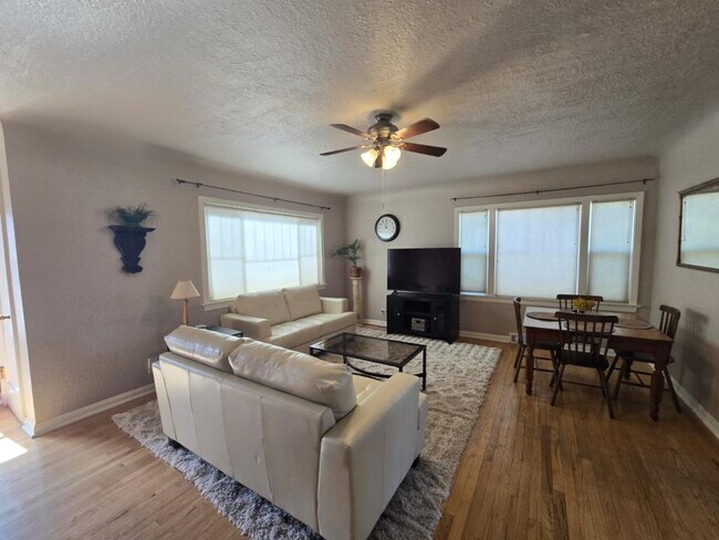 Photo - 369 W 9th St Casa