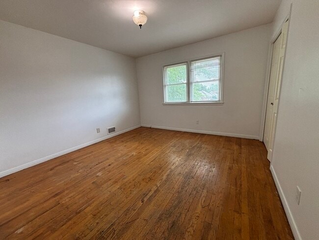 Photo - Charming 2 Beds, 1 Bath Half Duplex