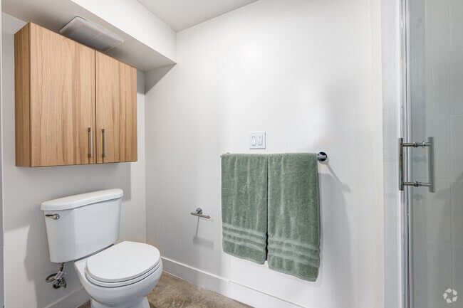 Studio - 448SF - Bathroom
