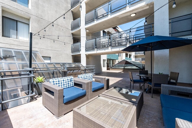 Broadstone Los Feliz apartments — community photo