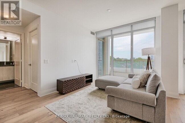 Photo - 151 Avenue Rd Unit 601