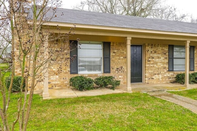 Photo - Available Now! 2 bedroom 1 bath in Lindale...