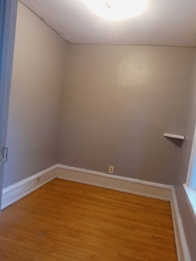 Building Photo - 2457 N 1st St Unit front back Rental