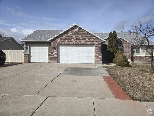 Building Photo - Hill Stone Basement Rental