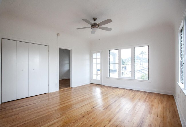 excelente iluminación - 1139 N Commonwealth Ave