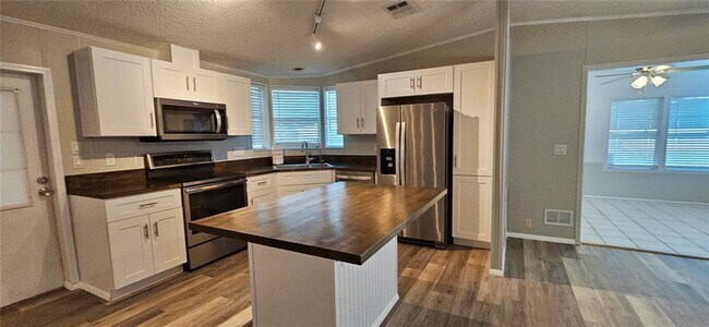 Photo - 8410 Wagon Wheel Cir