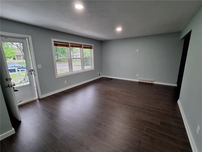 Photo - 5637 Emerson Ave N