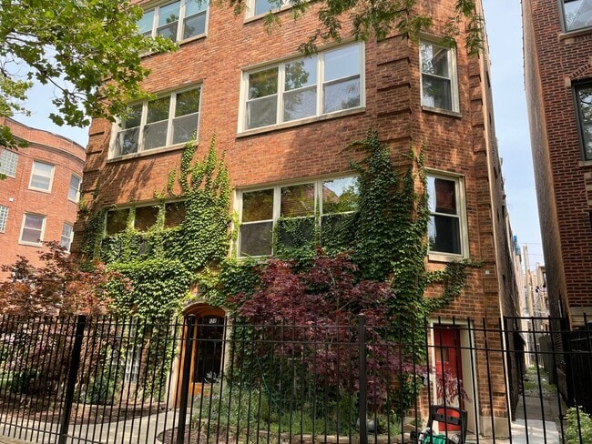 Building Photo - 828 W Agatite Ave Unit #2