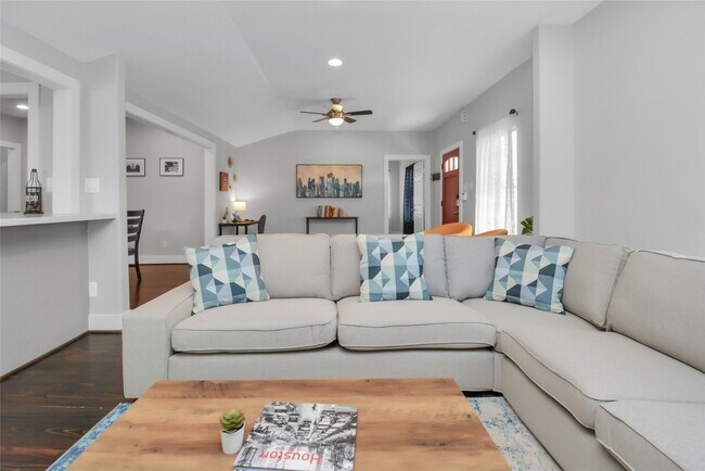 Photo - 5705 Cochran St