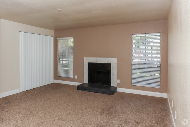 2BR, 2BA - 932SF - Living Room