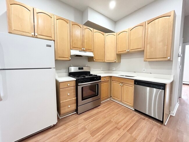 Building Photo - 96 Hammond St Unit 1