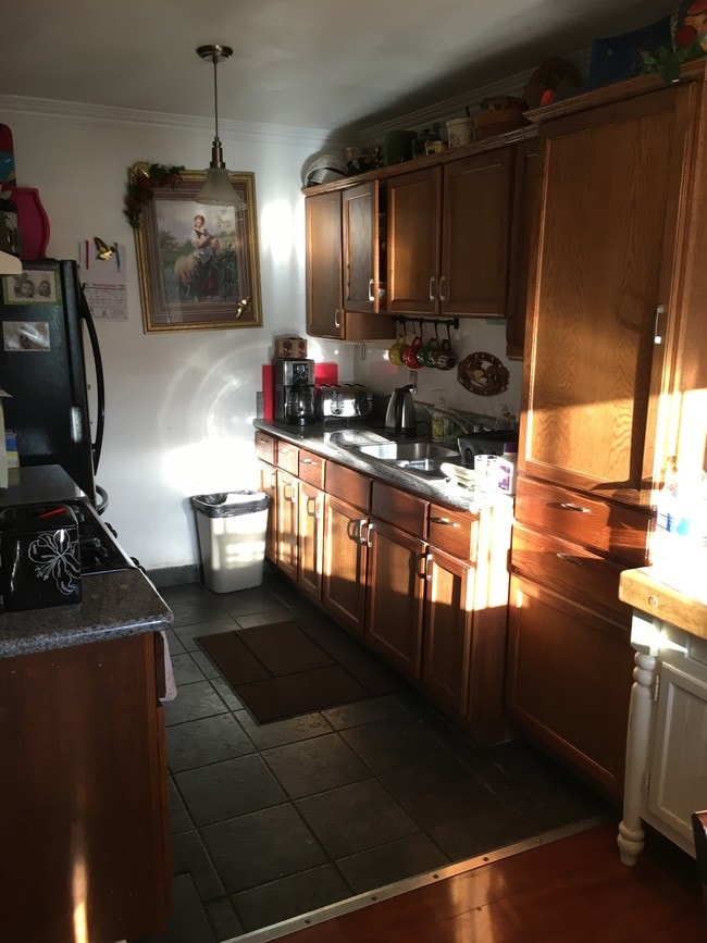 Kitchen - 11041-11043 Sherman Way