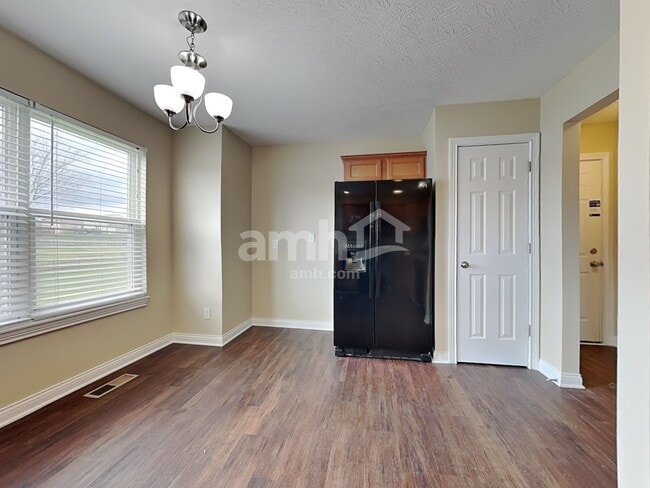 Photo - 8133 Darlene Ter