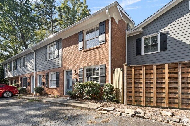 Building Photo - Stylish Urban Living in Birch Landing, Cha... Rental